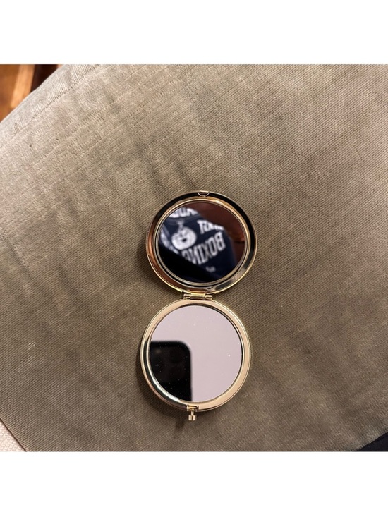 Compact Mirror - Picture 2 of 3